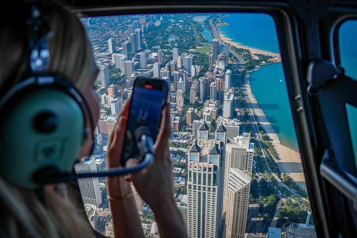 Chicago Helicopter Tour: City to Shoreline