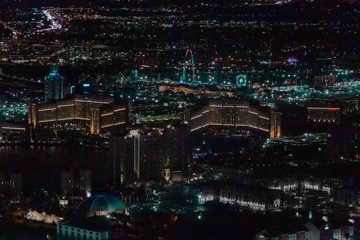 Family pack Day/After-hours 31 Miles Helicopter Tour Theme Parks