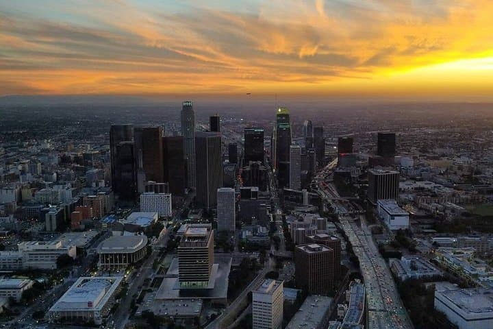 Helicopter Over Hollywood & Downtown LA–Discovery Heli Experience