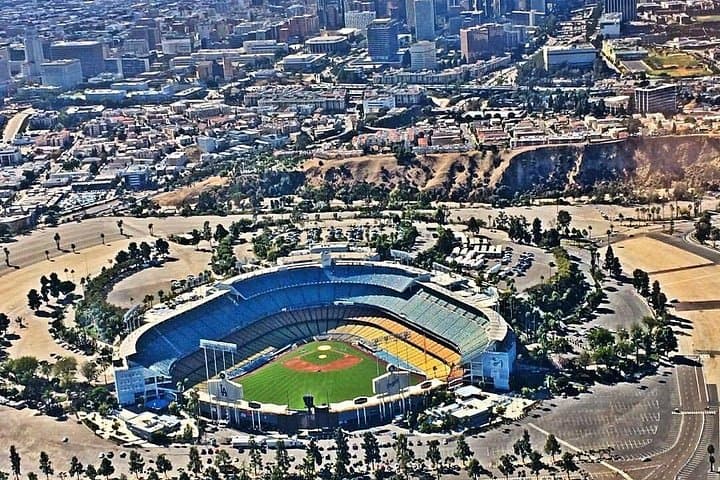 Helicopter Over Hollywood & Downtown LA–Discovery Heli Experience