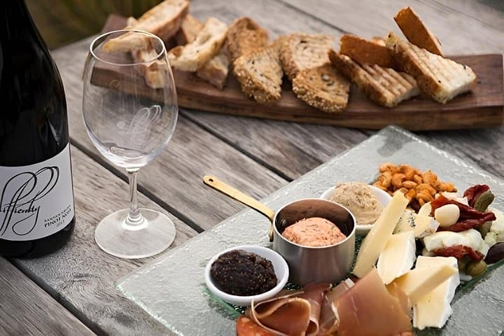 Queenstown Private Helicopter & Wine Tour + À la carte lunch