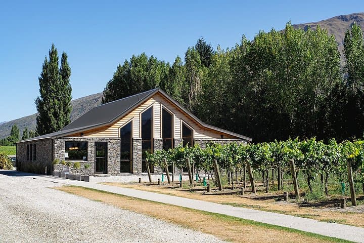Queenstown Private Helicopter & Wine Tour + À la carte lunch