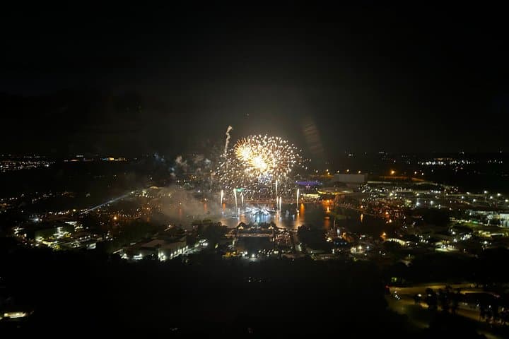 Private Helicopter 77 Miles Fireworks Tour over all Theme Parks