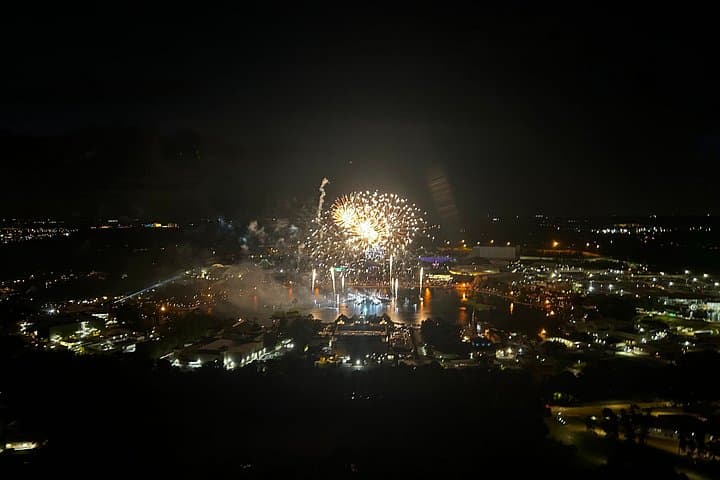 Family pack 77 Miles Helicopter Tour Fireworks & all Theme Parks