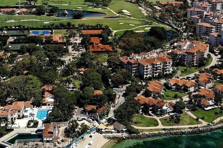Miami helicopter tour with a French-speaking guide