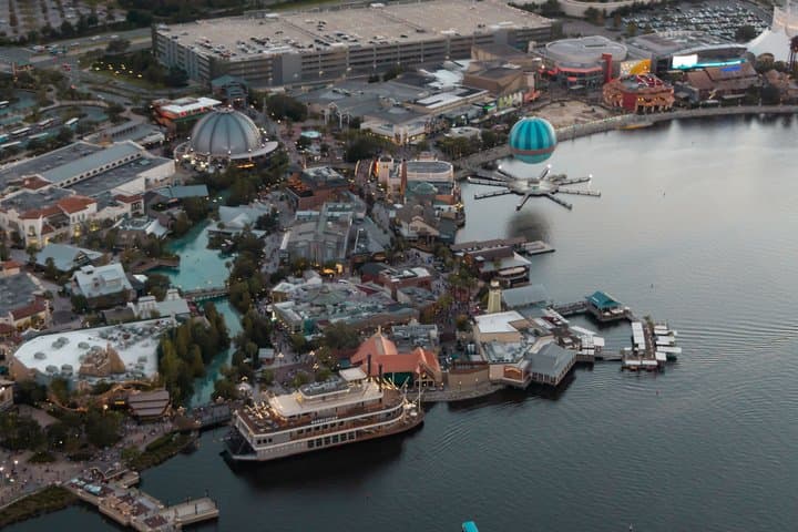 Private Helicopter 77 Miles Fireworks Tour over all Theme Parks