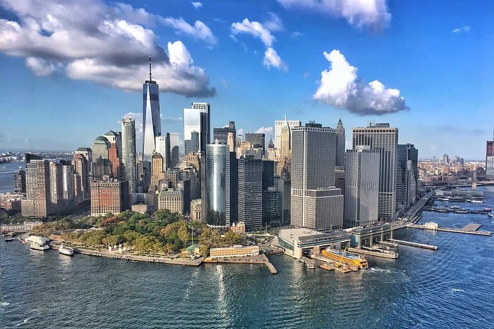 ZIp Tours Helicopter Over NYC