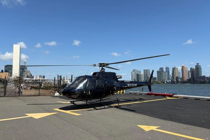 New York City Helicopter Airport Transfer with Scenic Tour